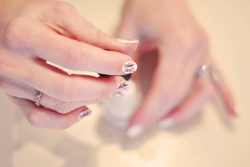 2 mẫu nail hoa rực rỡ đón cuối tuần - 10