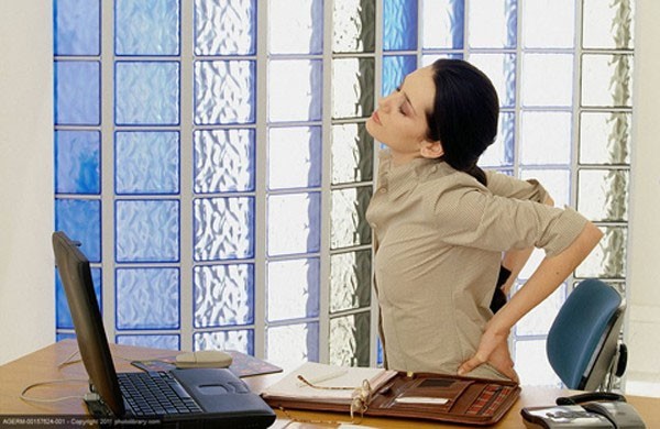 4 thói quen hàng ngày là "thủ phạm" khiến bạn đau lưng 1 thói quen gây đau lưng