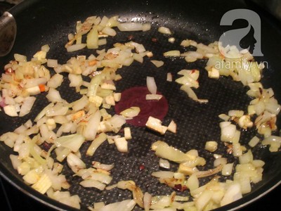 Bí quyết cho món cơm chiên ngon đẹp như nhà hàng 11 cơm chiên tình yêu - hình minh họa 3