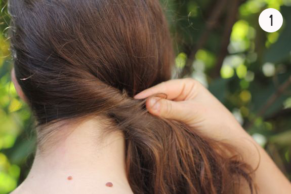 Hướng dẫn cách buộc tóc đuôi ngựa đơn giản cách buộc tóc đuôi ngựa - hình minh họa 2