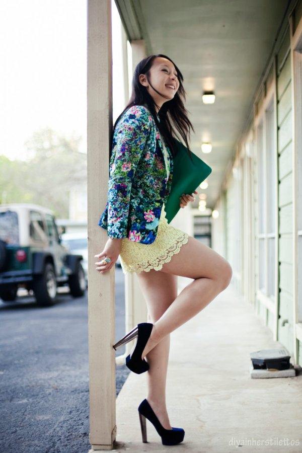 Blazer hoa rực rỡ từ đường phố tới công sở blazer in hoa - hình minh họa 6