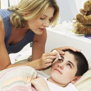sơ cứu vật lạ trong mắt trẻ