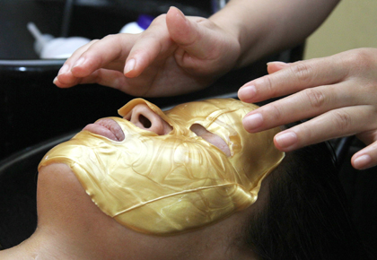 Mặt Nạ Vàng Collagen Giá Rẻ Và Thói Quen Tái Sử Dụng