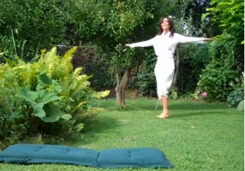 Yoga: Bí Quyết Níu Giữ Thanh Xuân - hình minh họa 2