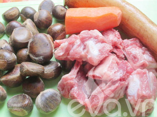 Canh hạt dẻ củ sen nấu sườn - 1