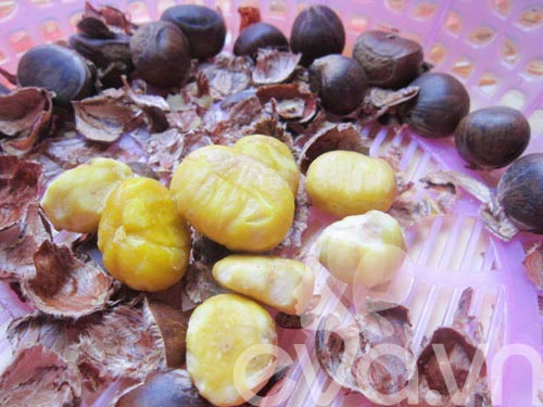 Canh hạt dẻ củ sen nấu sườn - 3