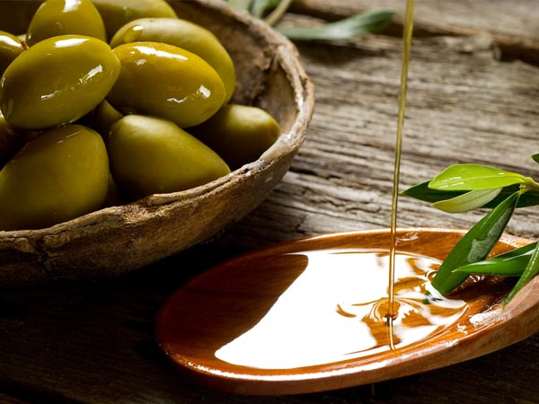chăm sóc móng tay dễ gãy