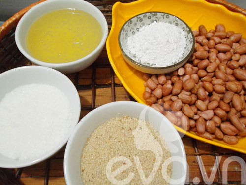 Giản dị đãi khách kẹo lạc ngày Tết - 1