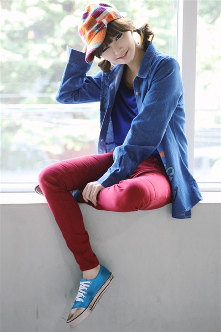 Muôn vàn cách mix jeans sặc sỡ cho mùa thu phối đồ jeans màu sắc - hình minh họa 5