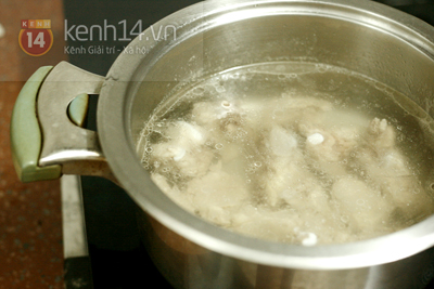 Canh bí đỏ nấu tôm thịt - Bổ và mát 5 canh bí đỏ tôm thịt - hình minh họa 4