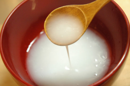 nước cơm dưỡng da