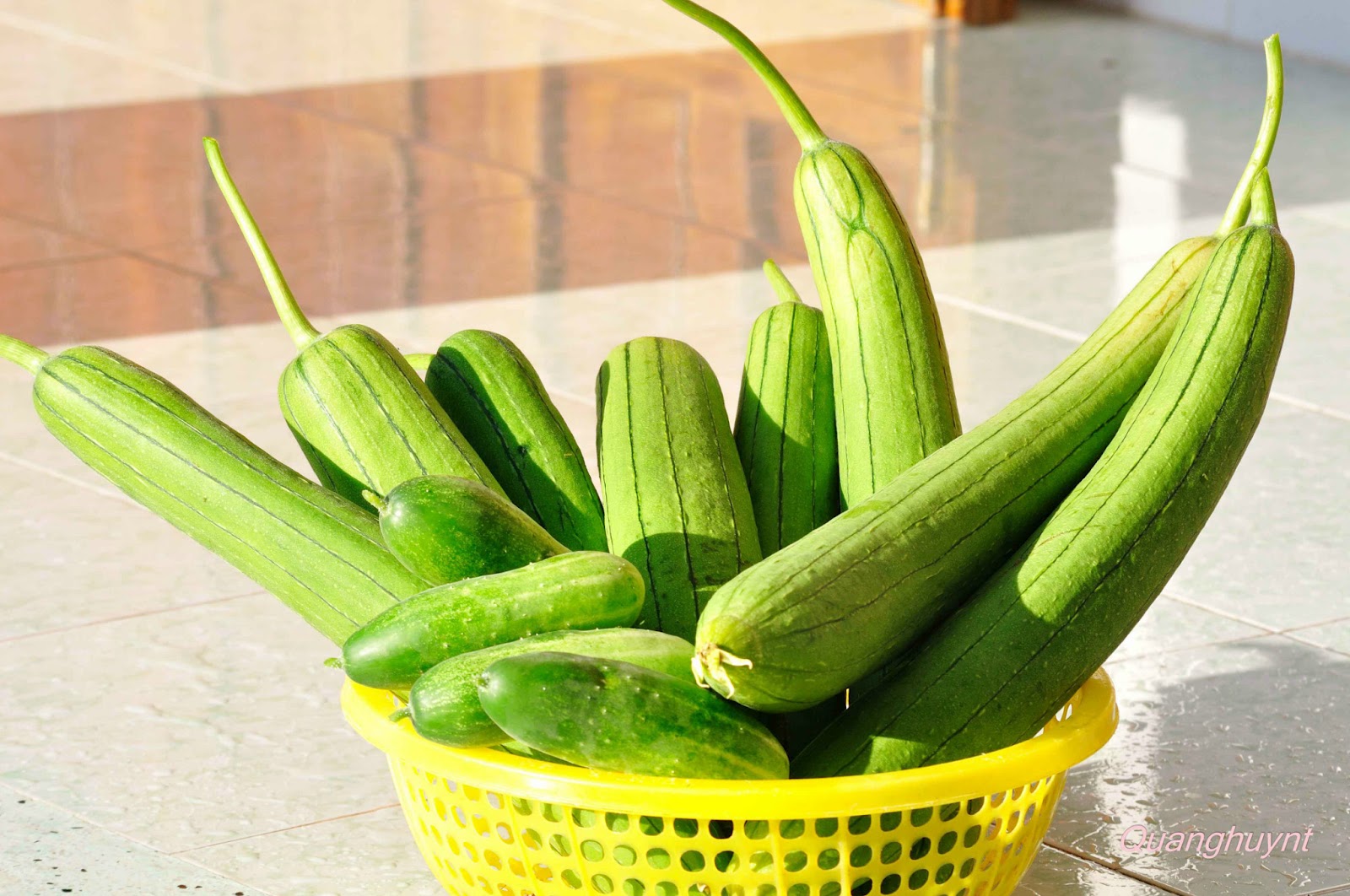 Làn da rạng rỡ dưới nắng - hình minh họa 2