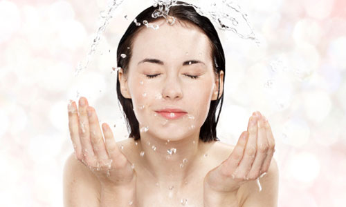 Bí quyết làm sạch da đúng cách ngày mưa - hình minh họa 2